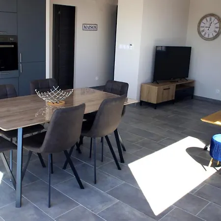 Cote Et Mer - Appartement Haut Standing Dans Villa Avec Piscine Et Vue Mer Taglio-Isolaccio Exterior photo