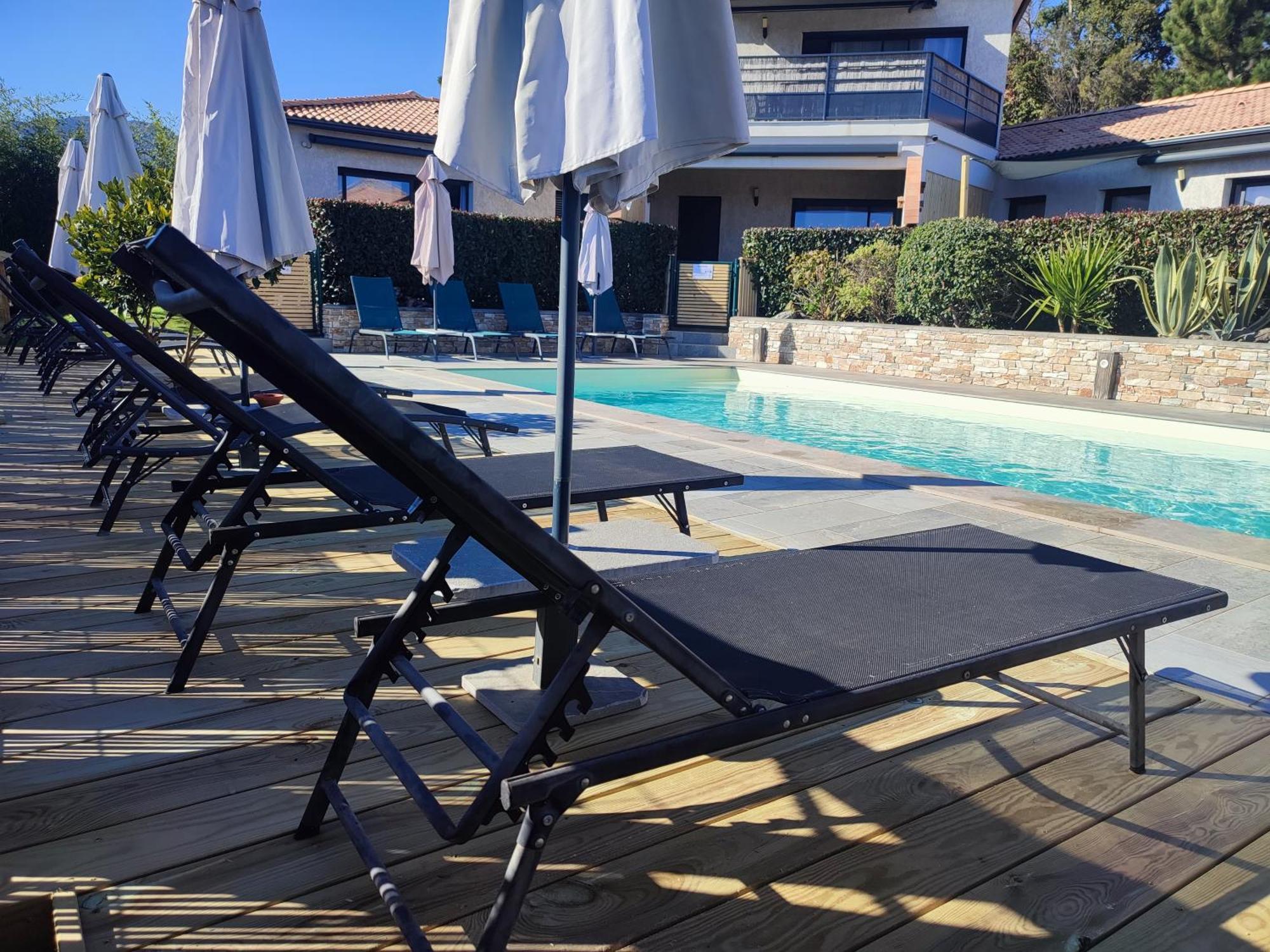 Cote Et - Standing Dans Avec Piscine Et Vue Taglio-Isolaccio