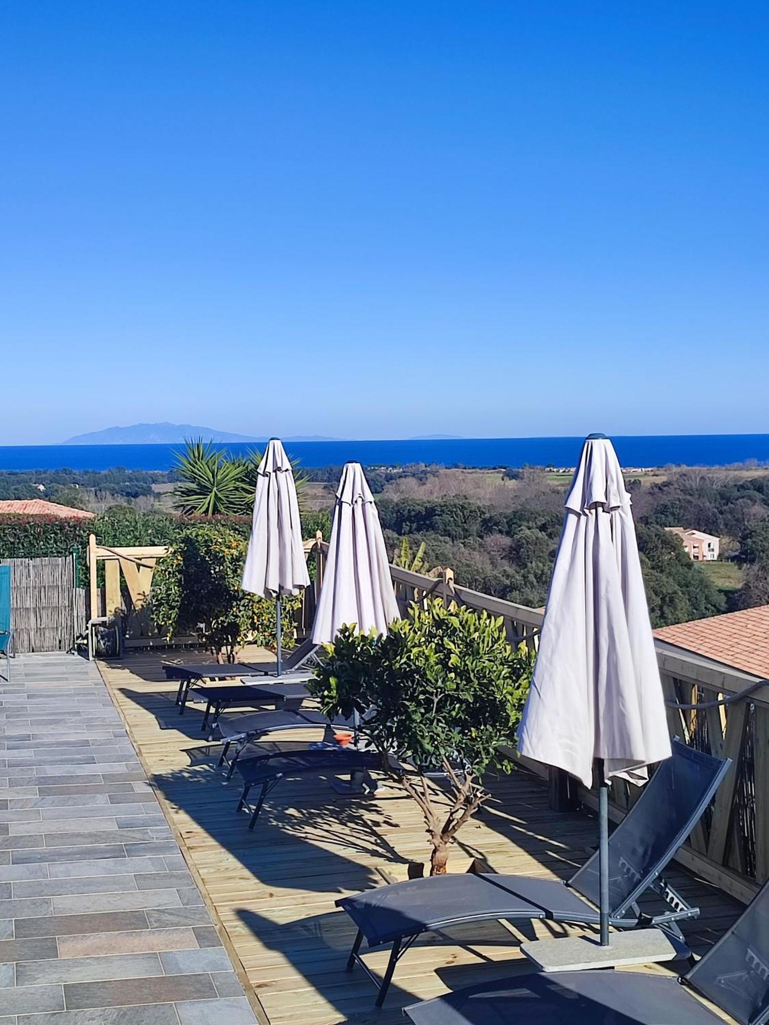 Cote Et - Standing Dans Avec Piscine Et Vue * Taglio-Isolaccio