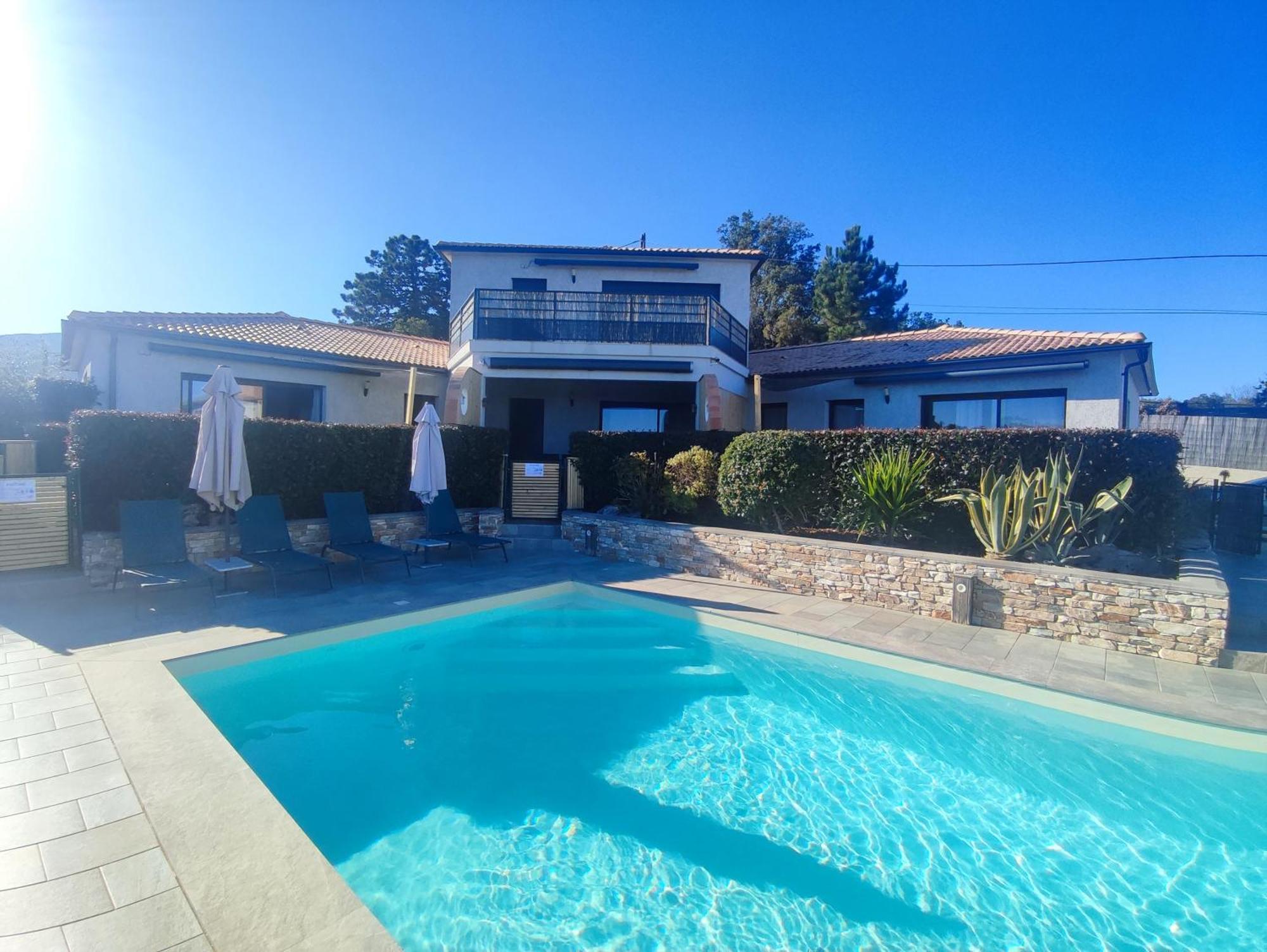 Cote Et - Standing Dans Avec Piscine Et Vue Taglio-Isolaccio