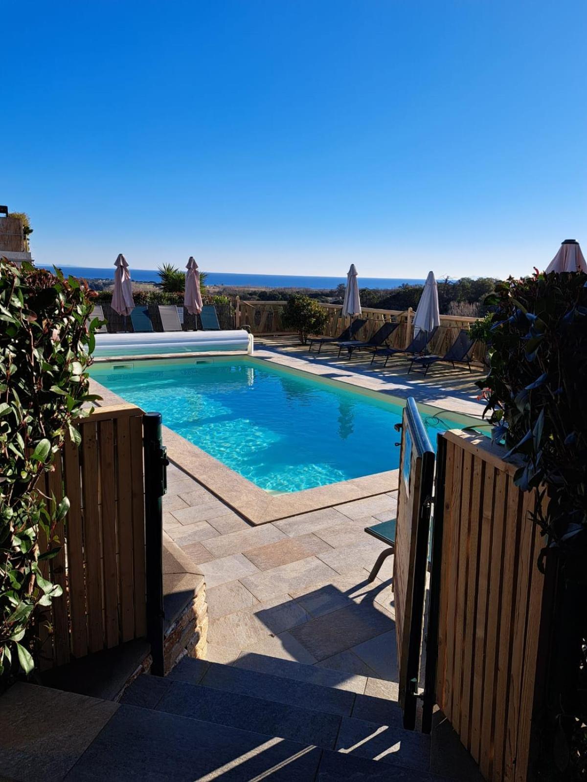 Cote Et - Standing Dans Avec Piscine Et Vue